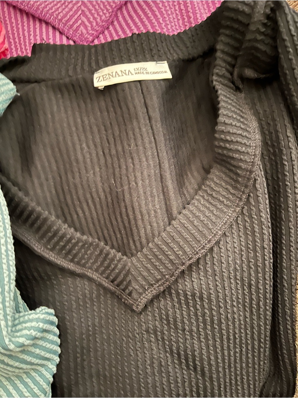 Zenana Outfitters V-Neck Ribbed tops Pack - Black, Hot Pink, Lavender, Sage. - Picture 4 of 9